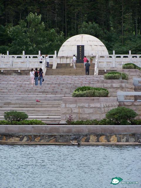  p>陈独秀墓, a target="_blank" href="/item/墓碑/7408742" data