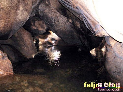  p>九龙洞位于福建省 a target="_blank" href="/item/福安市">福安市