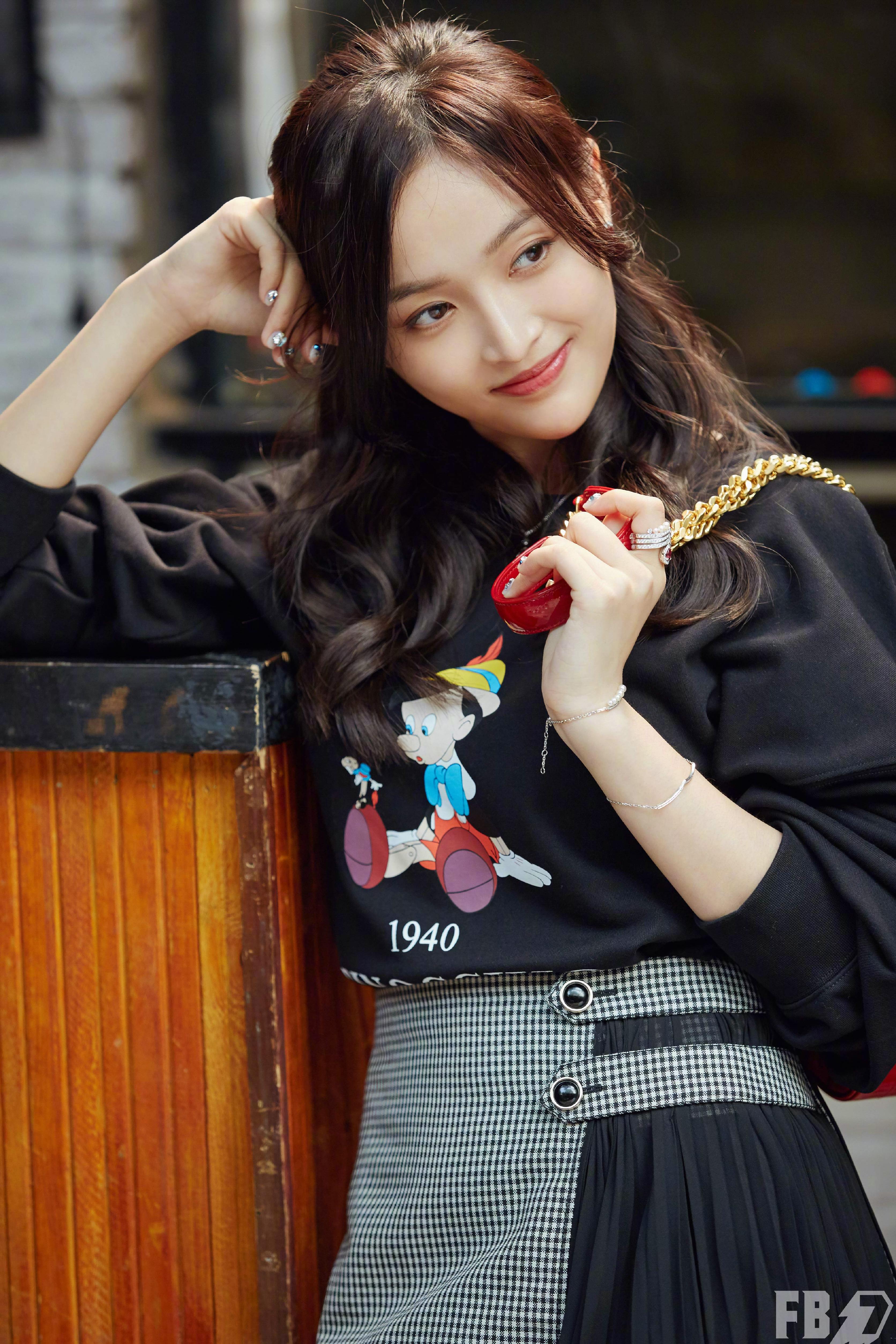  p>吴宣仪(         ,xuan yi),1995年1月26日出生于海南省海口市