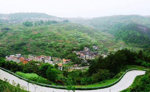 x6op">回山镇地处 a target="_blank" href="/item/新昌县/10098549"