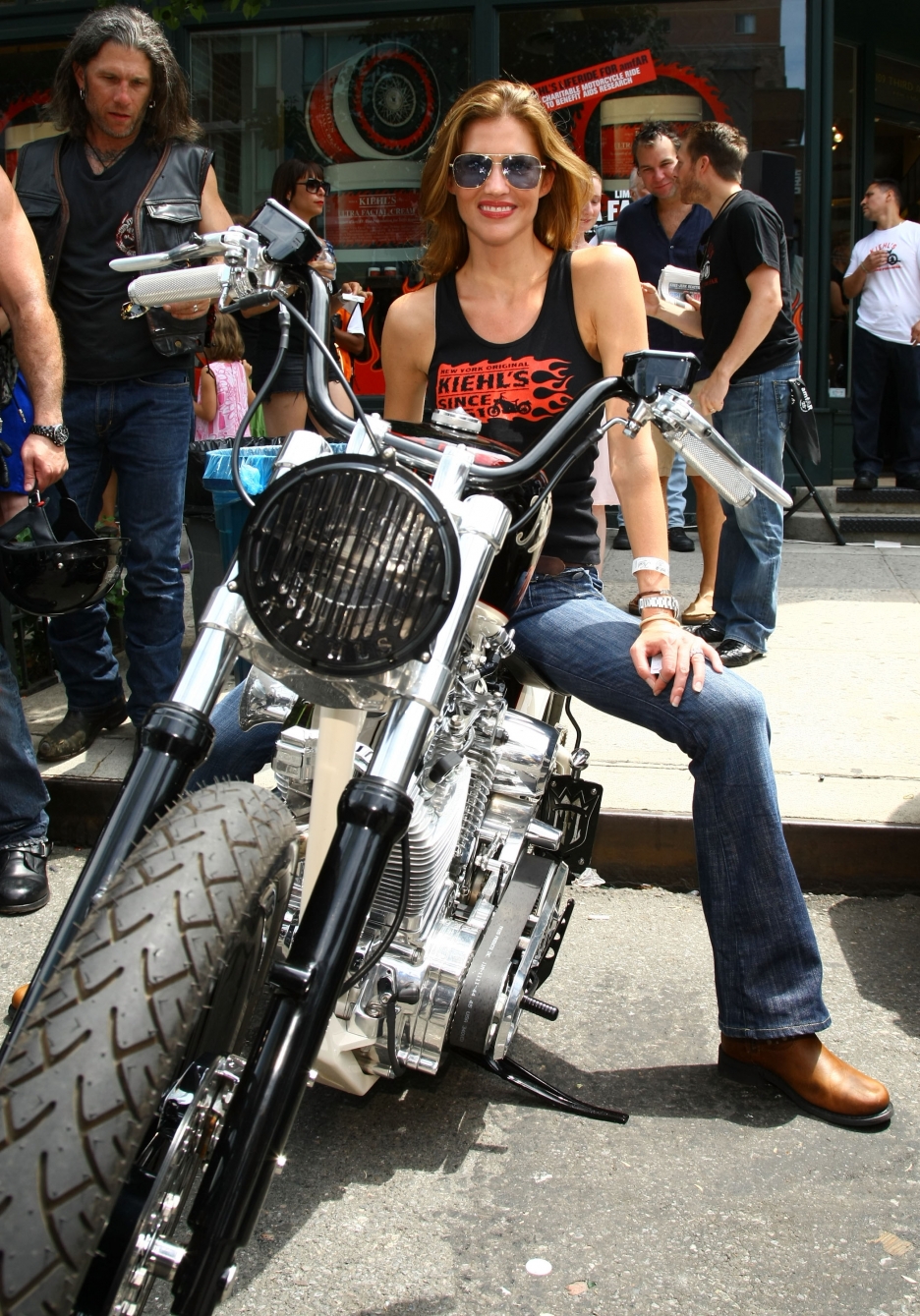  p>翠西亚·希弗(tricia helfer),1974年4月11日出生于阿尔伯达省