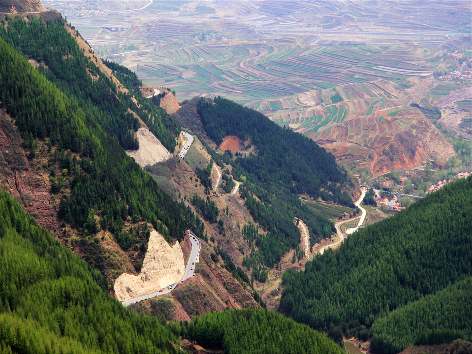  p>六盘山,是中国最年轻的山脉之一.