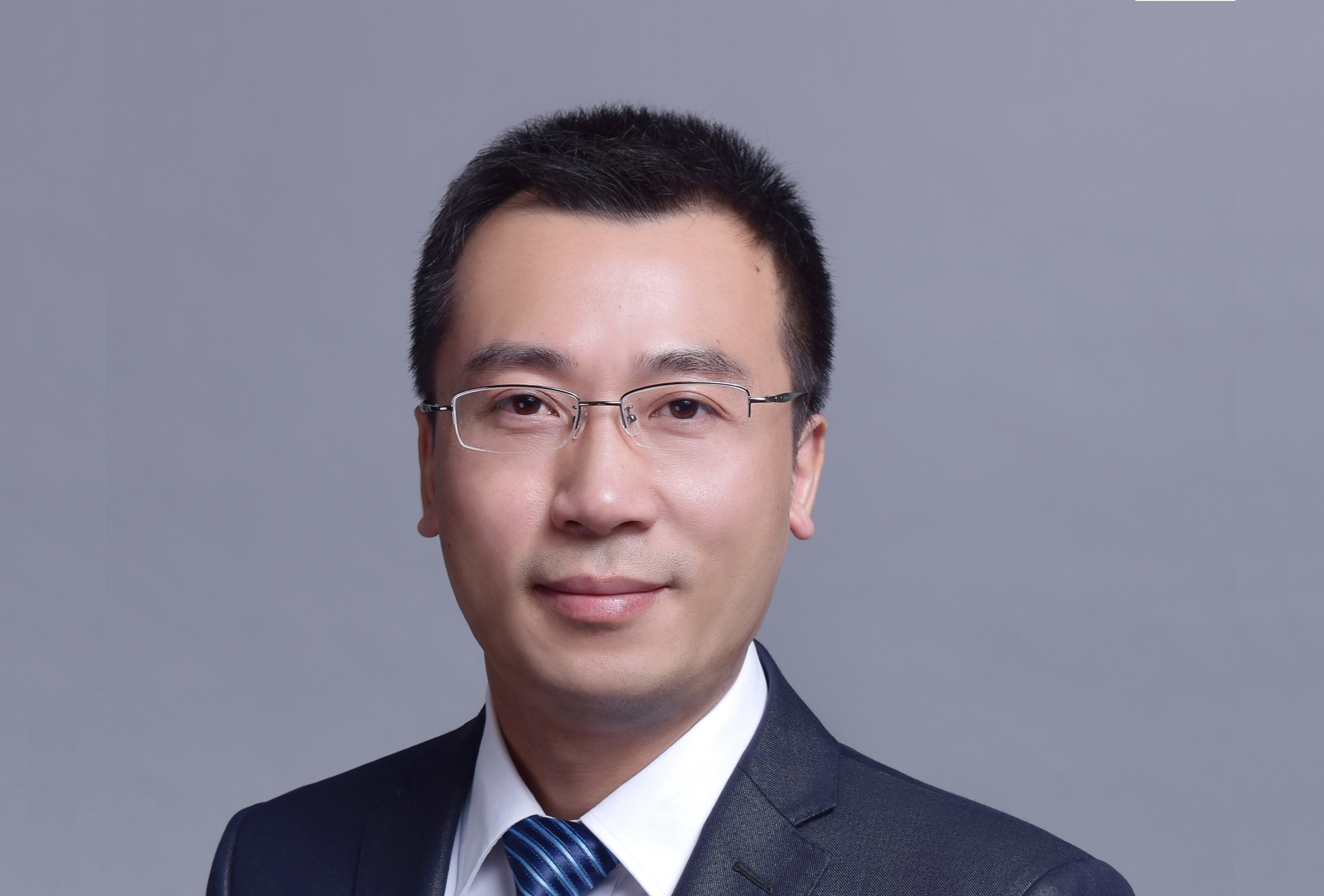  sup data-ctrid="n3ptnkq">1 /sup>浙江大学法律硕士,浙江六善律师