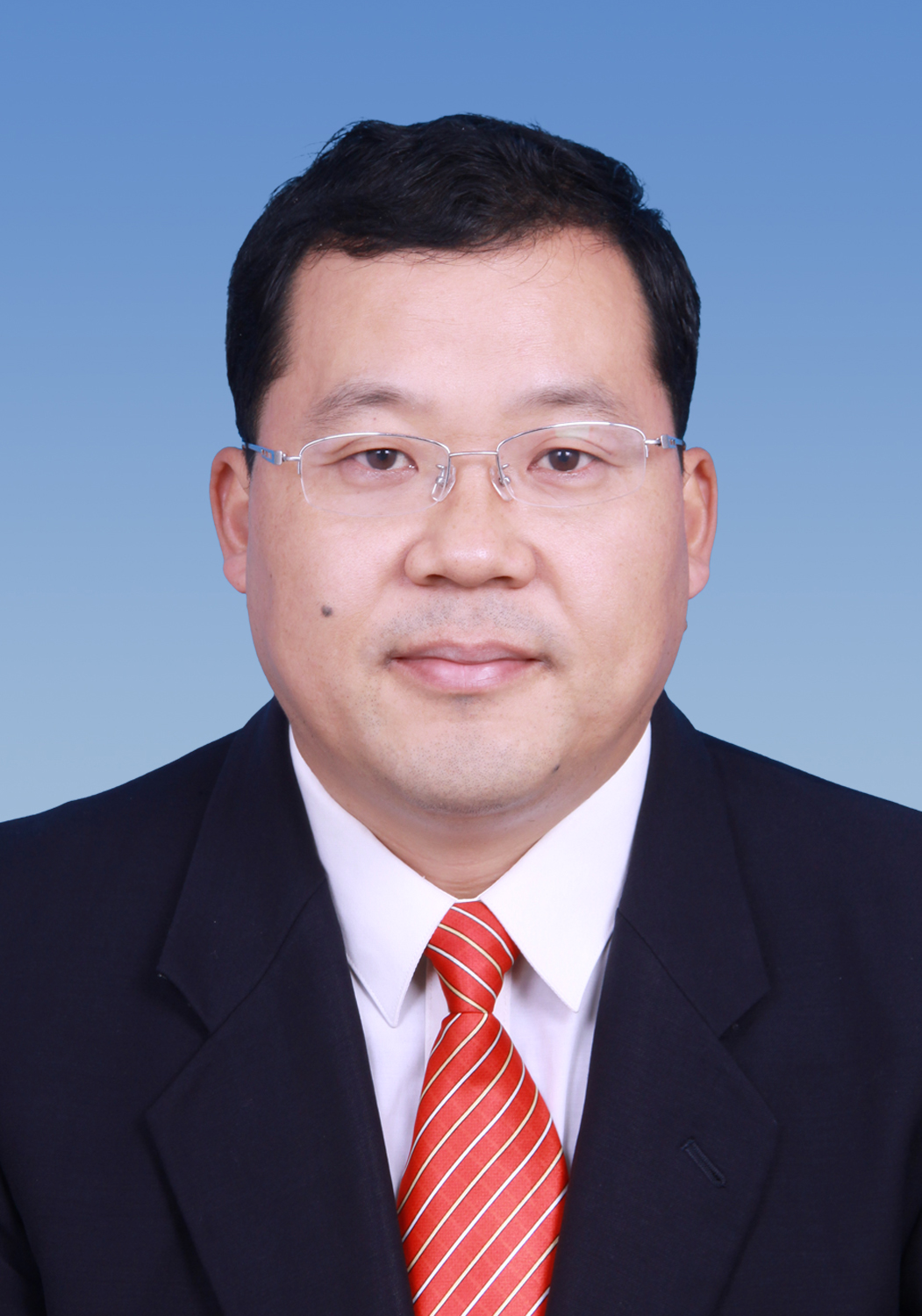 王晓,男,汉族,19