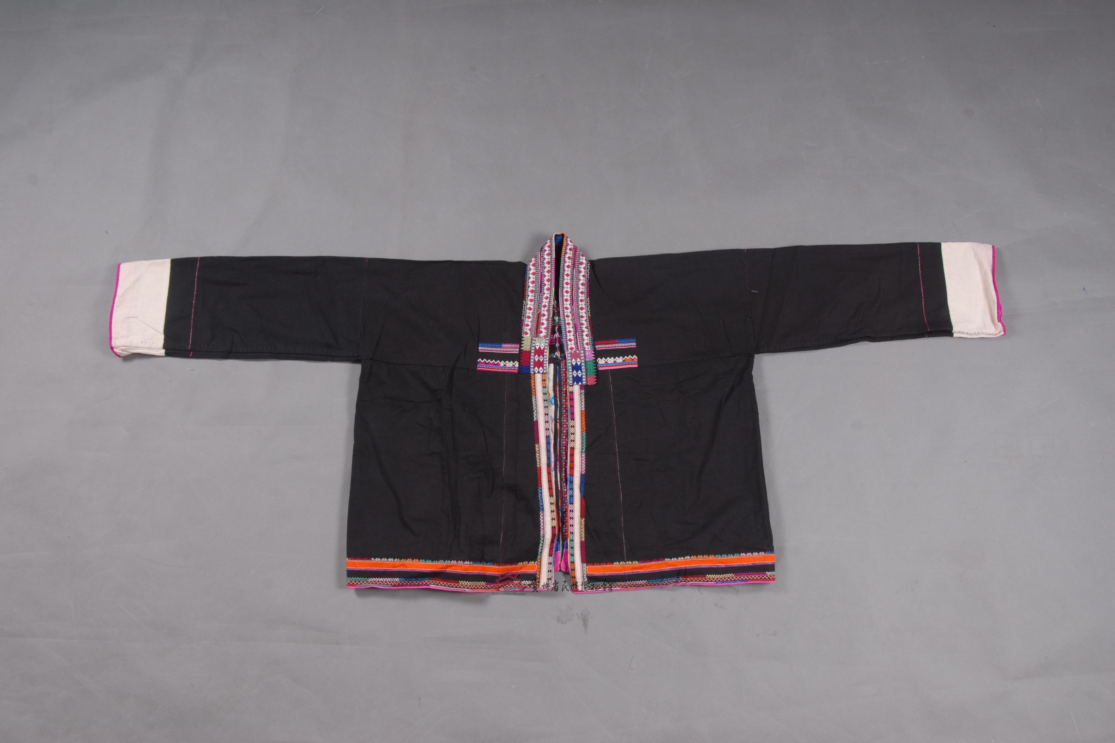 当代云南傣族青布挑花对襟衣