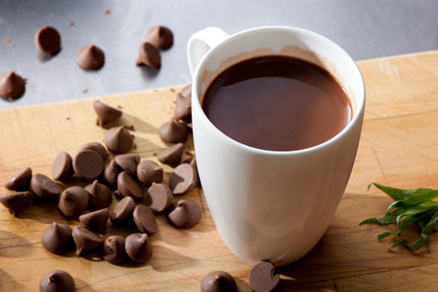  p>麦当劳热朱古力主要由热朱古力粉 2勺,淡奶2汤匙,糖适量,纯黑