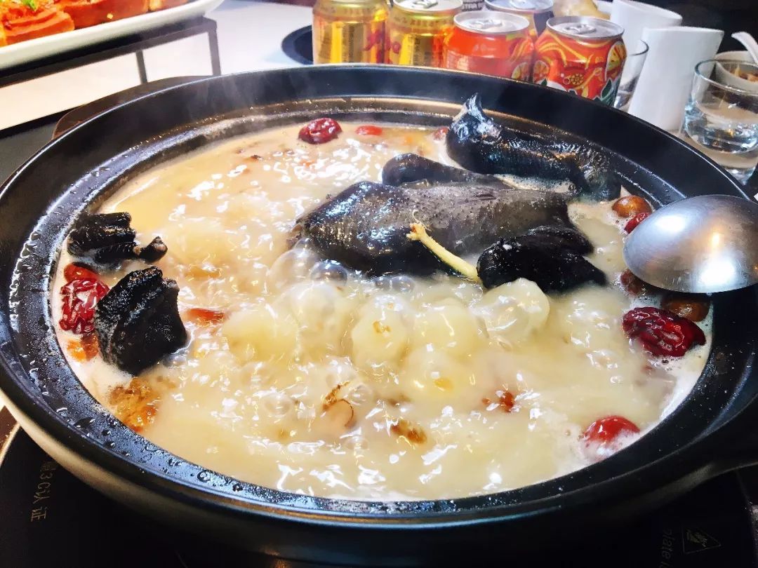 滋补乌骨鸡火锅