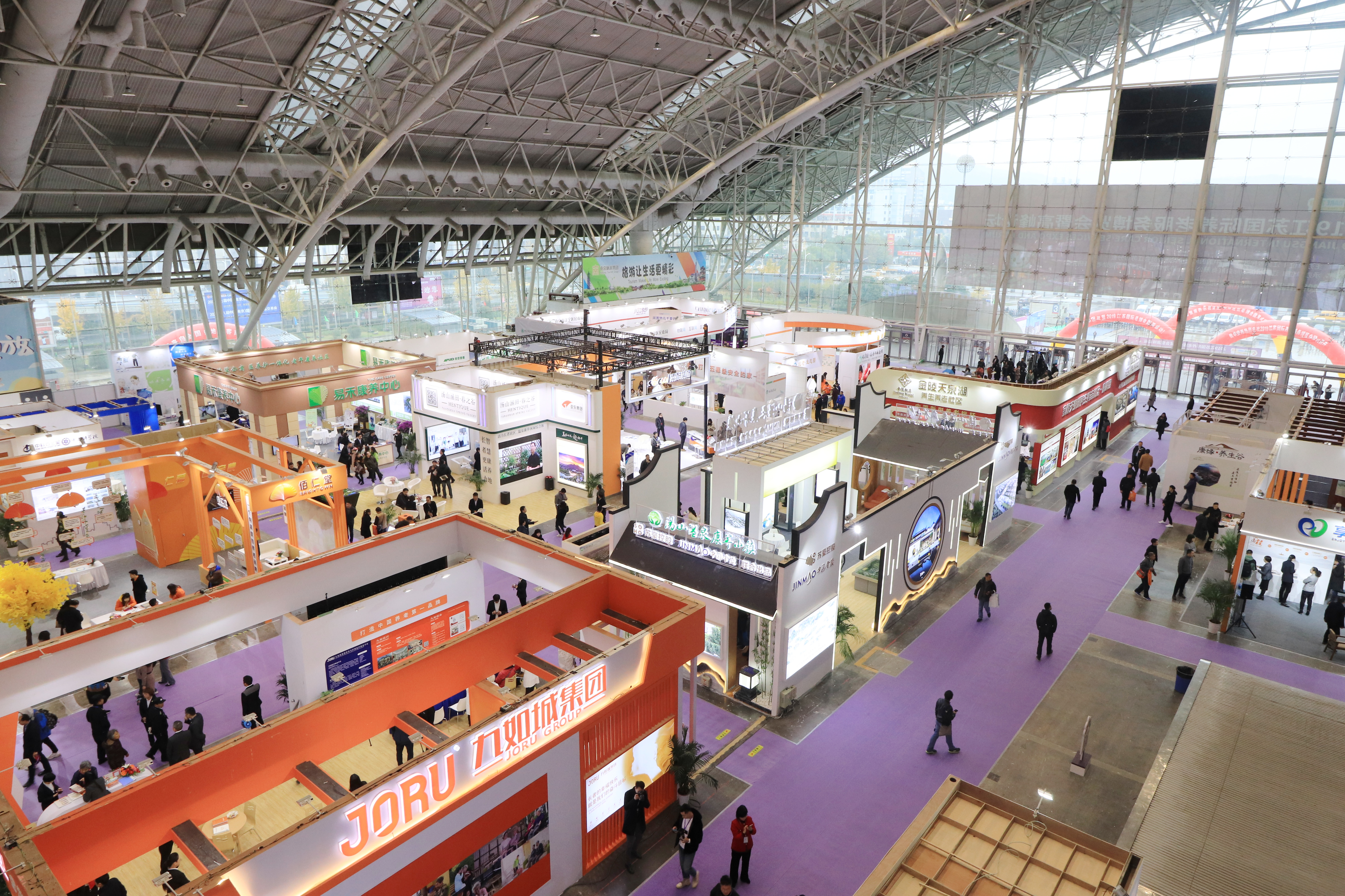  p>南京国际展览中心(以下简称国展中心),1998年由省市政府共同投资