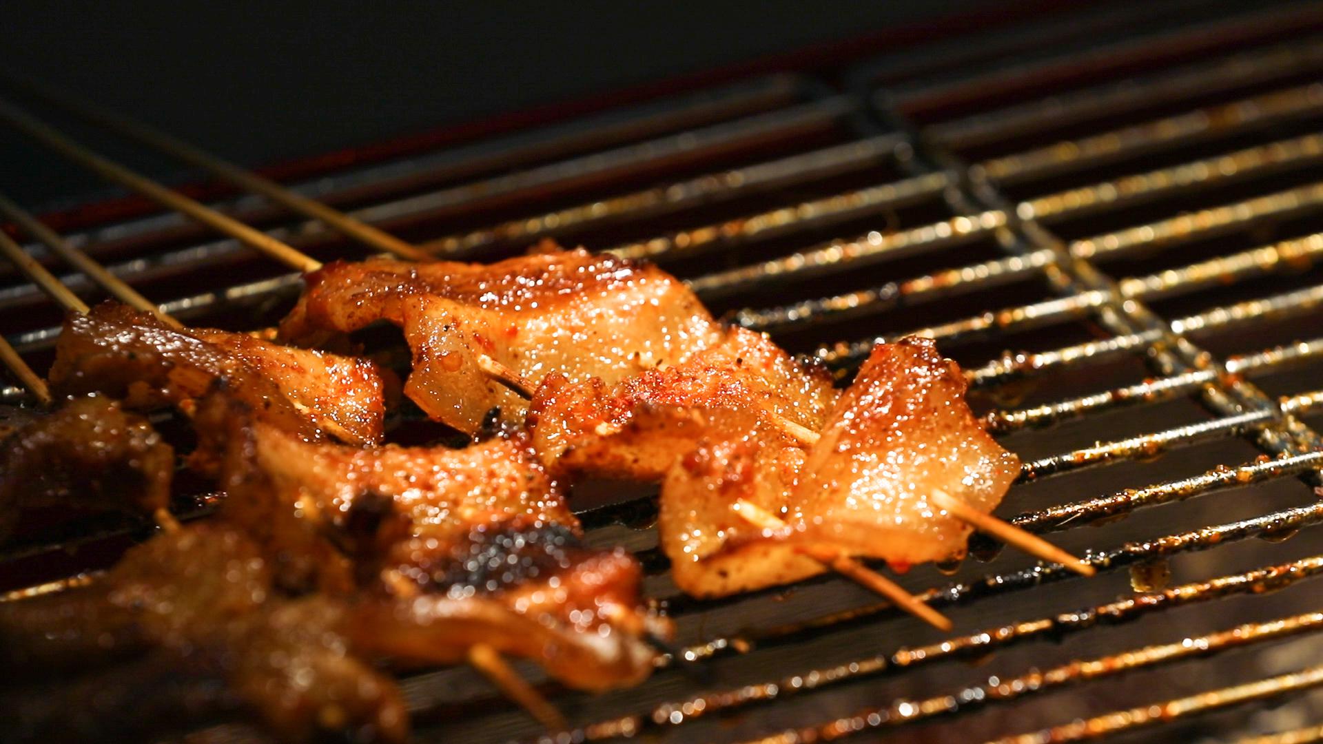  p data-id="gnbl51ajv2">在烧烤系列中,烤五花肉应该是最具代表性的.