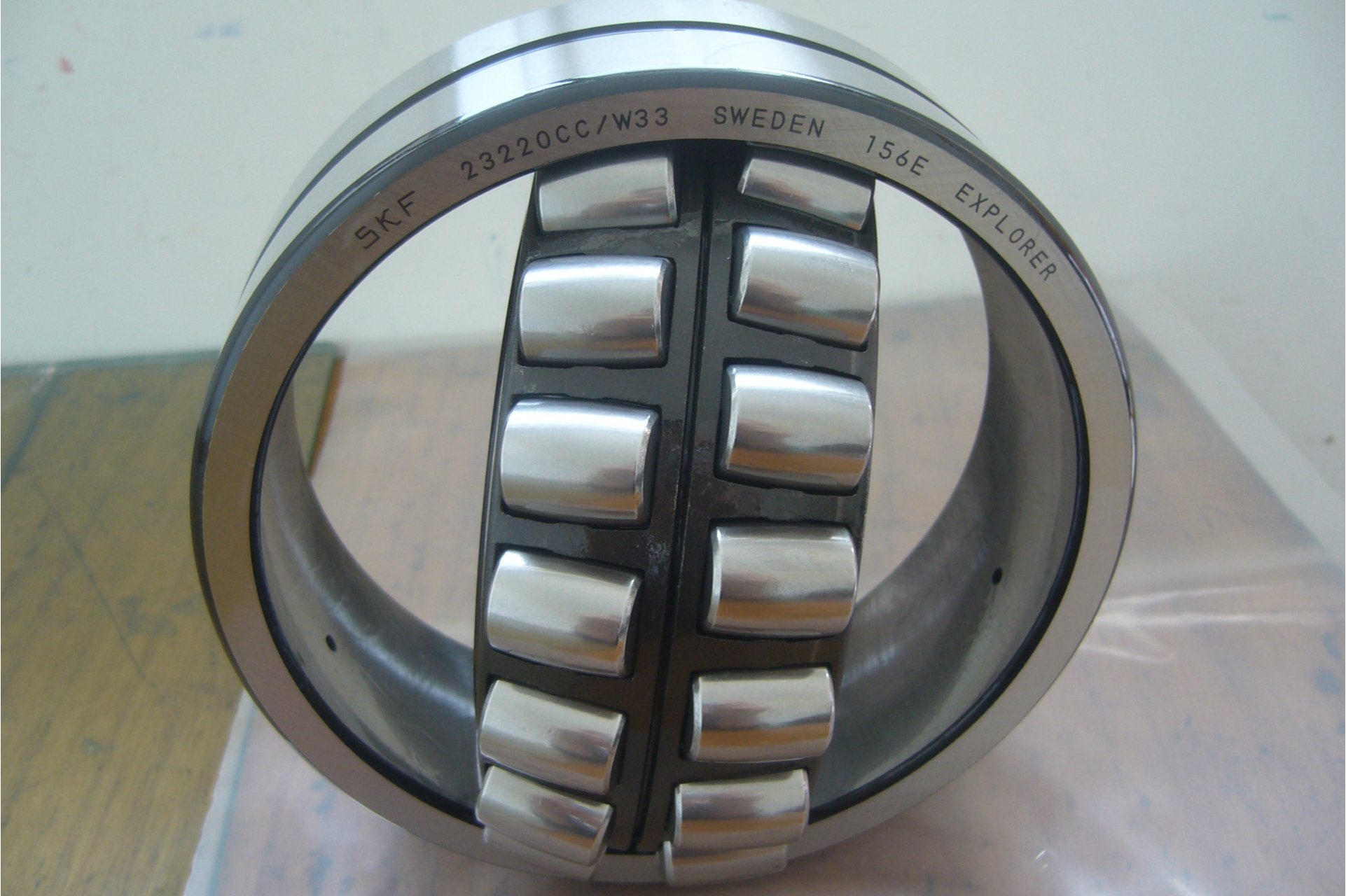  p>22332cc/w33轴承属于调心滚子轴承,内径是160mm. /p>