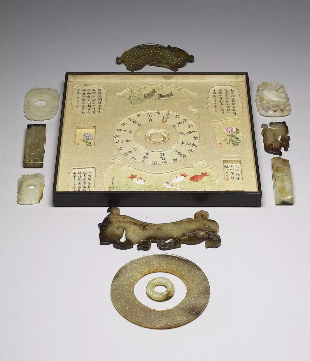 【値下げ】中国国家博物館　盾・置物　大清乾隆 乾隆皇帝的百什件藏宝箱_百科TA说