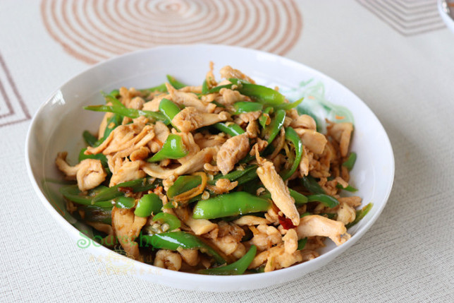 元椒炒鸡丝