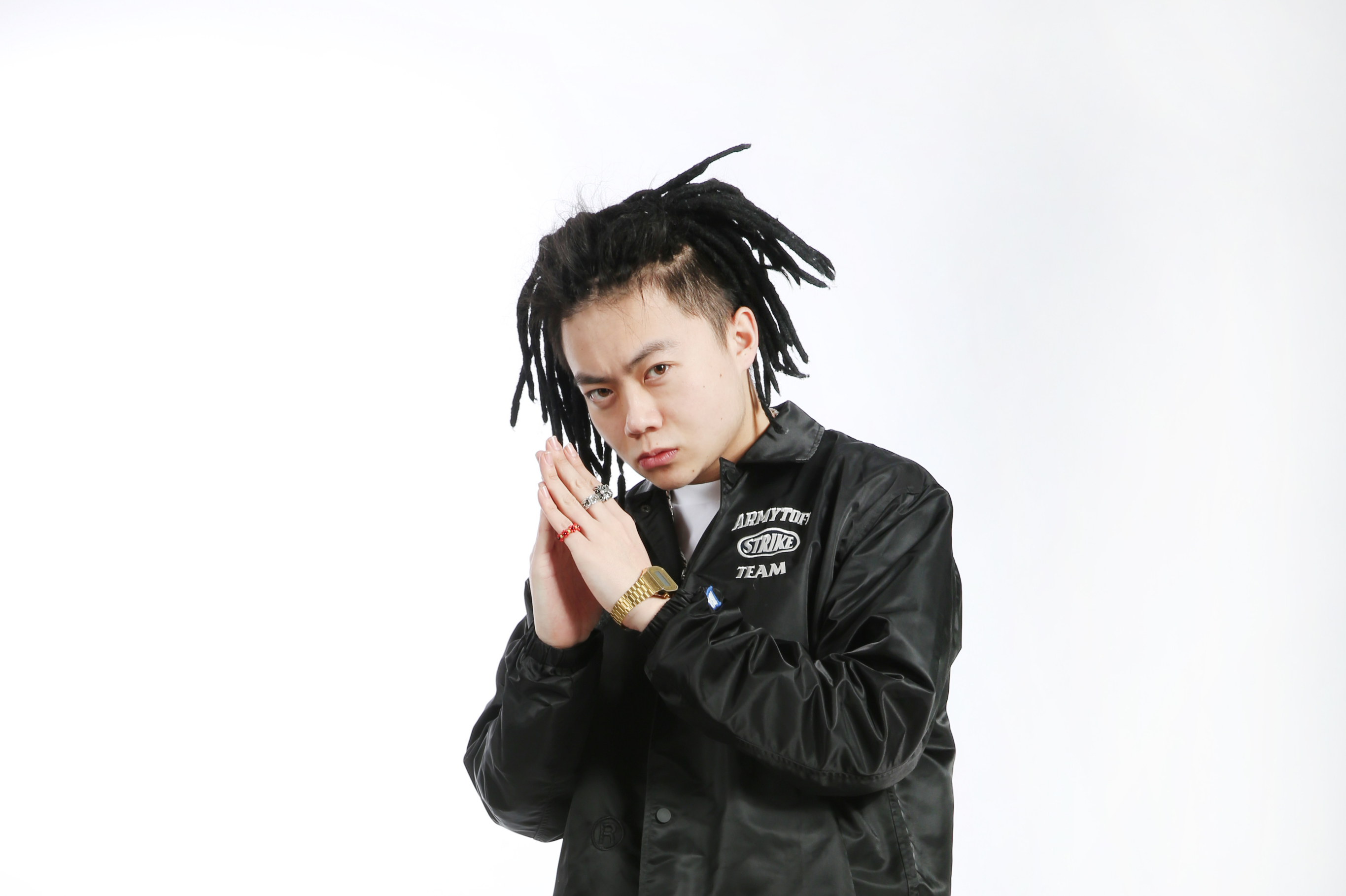  p>saddoggy,本名郝安剑远,河北石家庄人,出生于1