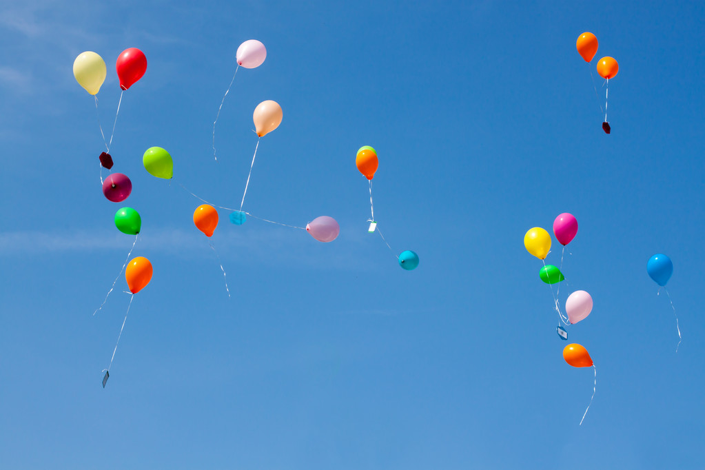  p> b>气球(balloon) /b>是一种拴在实体上时会使实体漂浮的物品. /p>