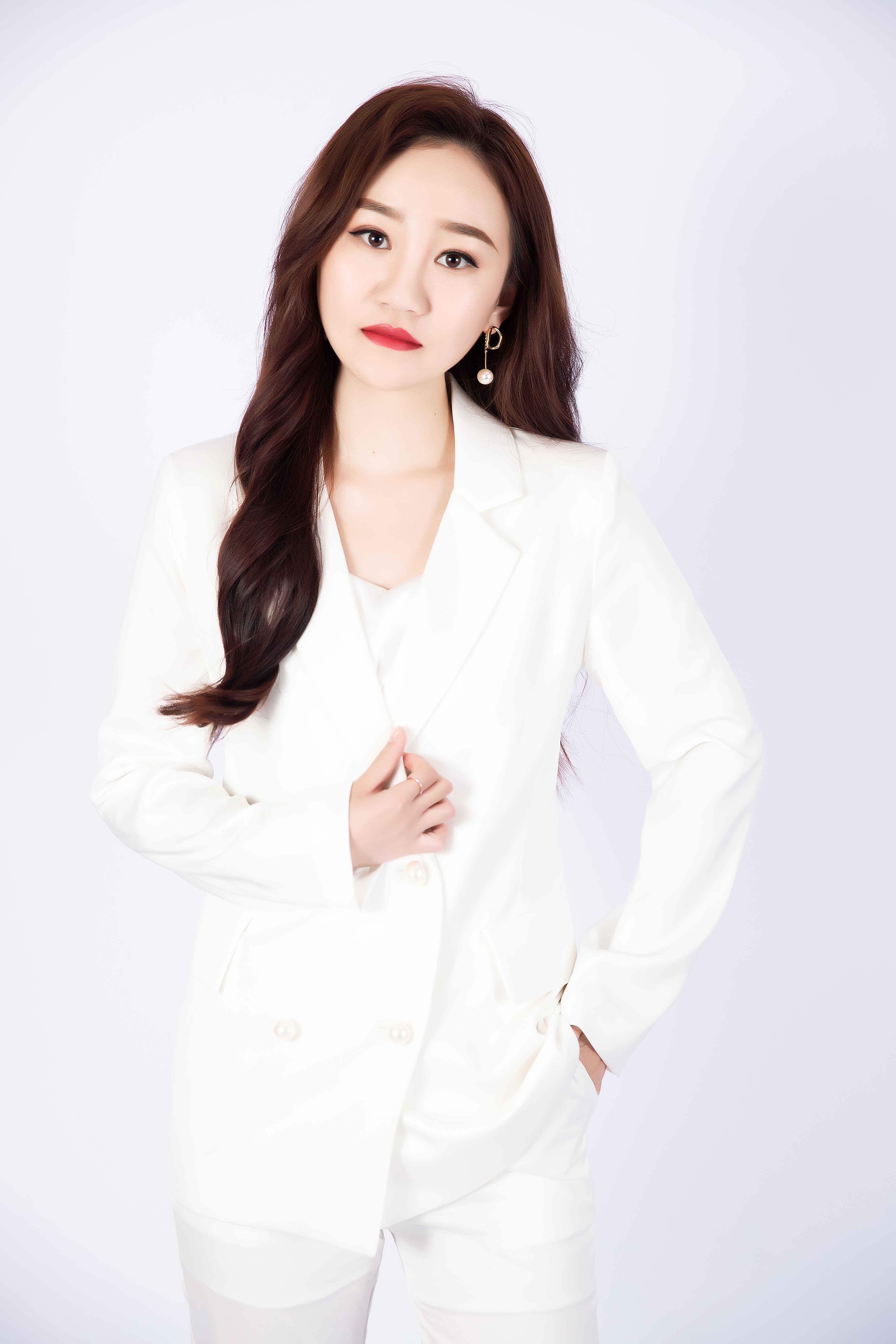  p>闫嘉欣,山东威海人,主持人,新闻记者,cctv顶天立地中国娃少儿春晚