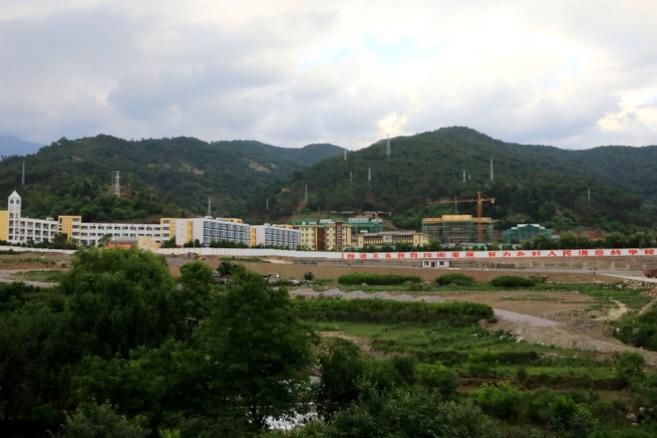 data-lemmaid="10538829">漾濞彝族自治县 /a>北部,东以点苍山脊为界