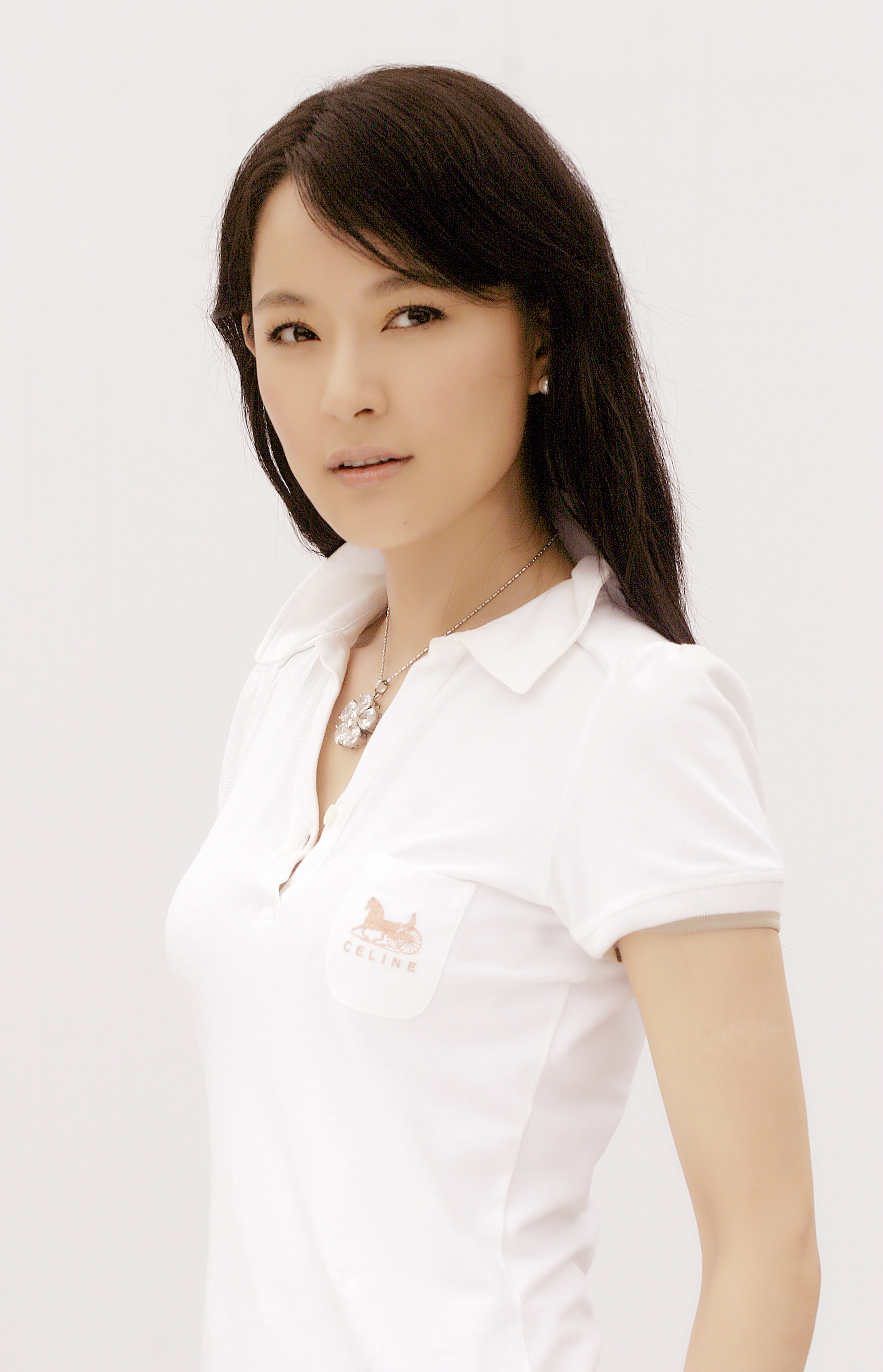 uz">张晶晶,出生于吉林省通化市,毕业于北京电影学院,中国内地女演员