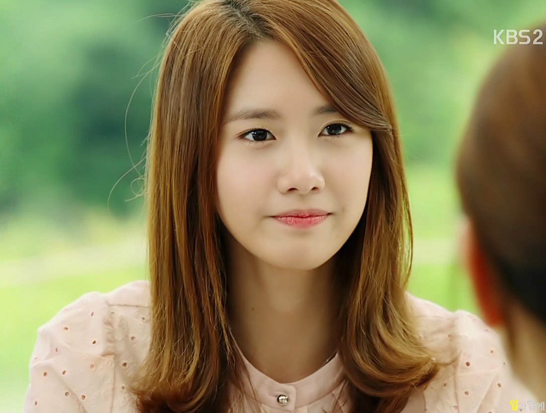  p>林允儿(yoona),1990年5月30日出生于韩国首尔永登浦区,韩国女歌手