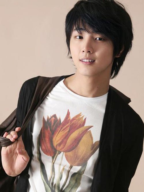  p>《邻家花美男》是由 a target="_blank" href="/item/尹施允