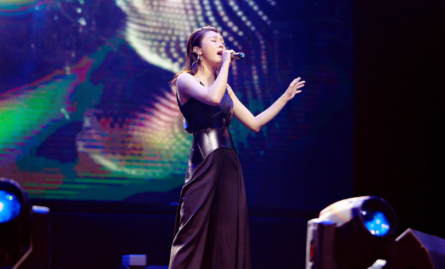 bing),1990年5月1日出生于吉林省延吉市,中国流行乐女歌手,影视演员