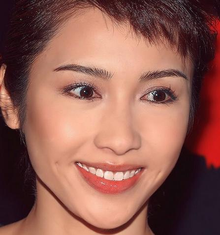  p>梨窝指的是笑的时候嘴角两边的小凹洞,窝位于