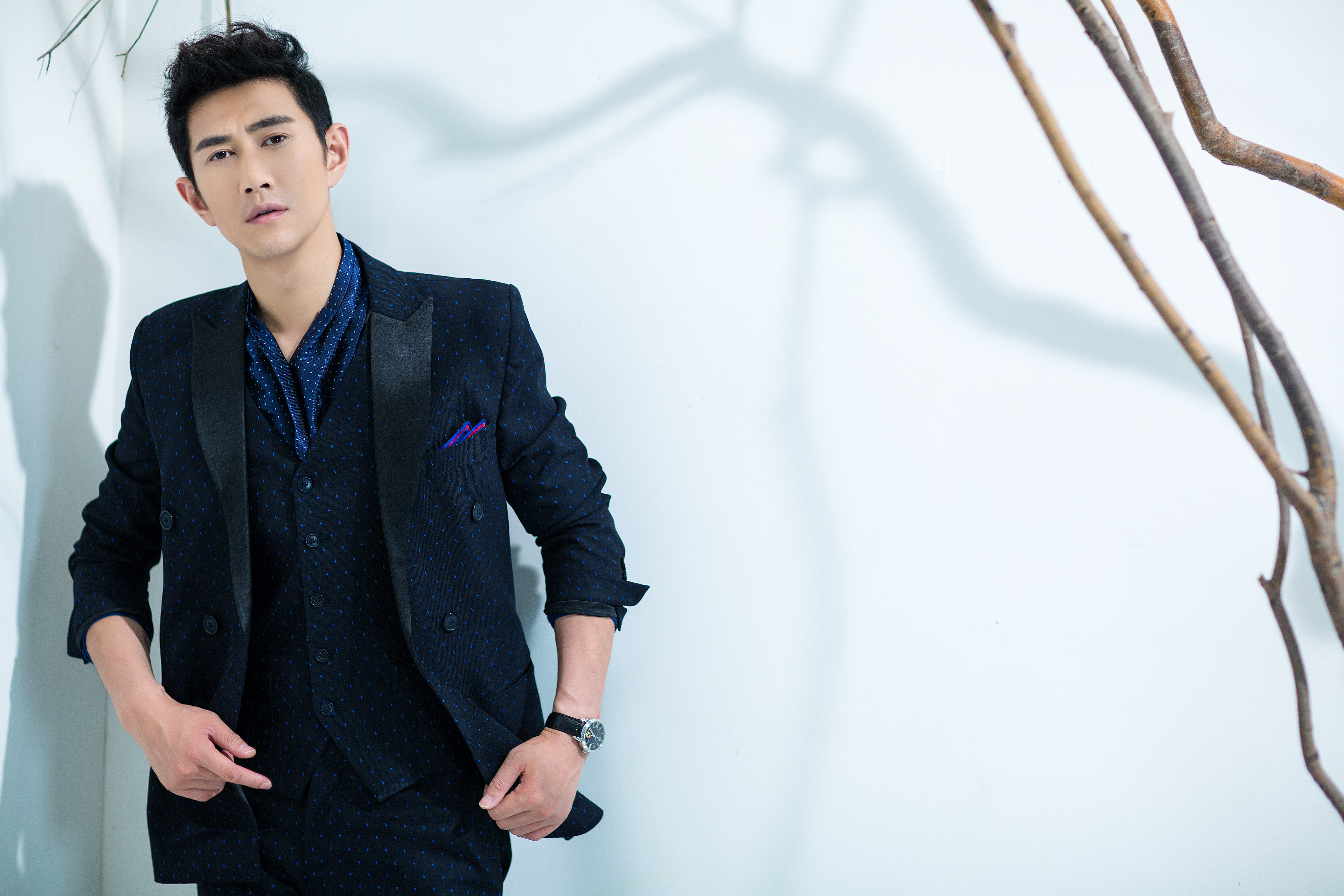  p>何明翰,1980年8月13日出生于江苏省如皋市,中国内地男演员,毕业于