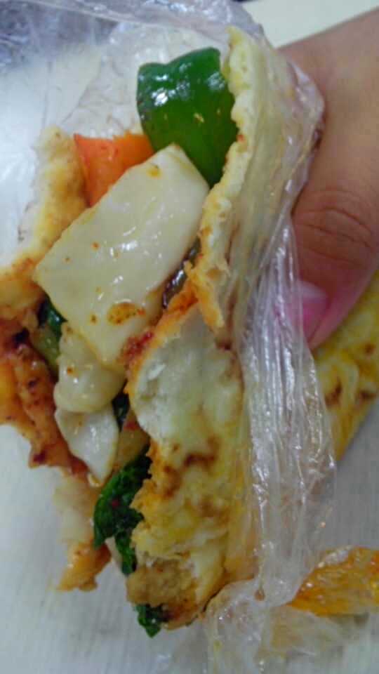  p data-id="gnwilisi3d">菜焙子,一名"焙子夹菜",张家口市怀来县的