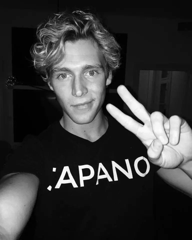  p>克里斯托弗·尼森(christopher nissen),丹麦男歌手兼作曲家.