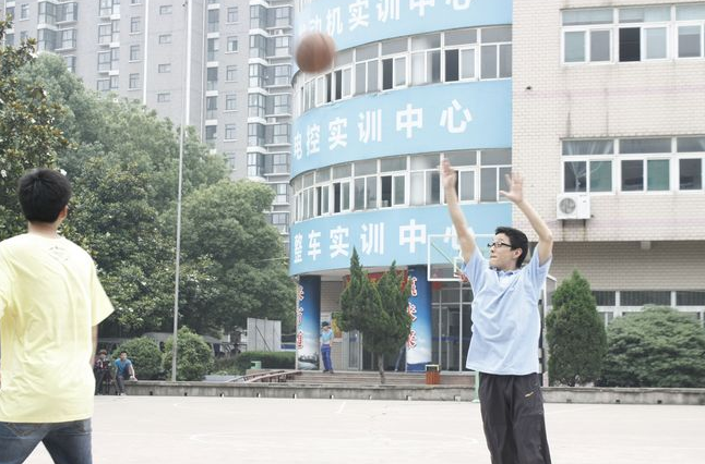  p data-id="gnyv2obx3z">郑州万通汽修学校(变更:郑州万通汽车学校)