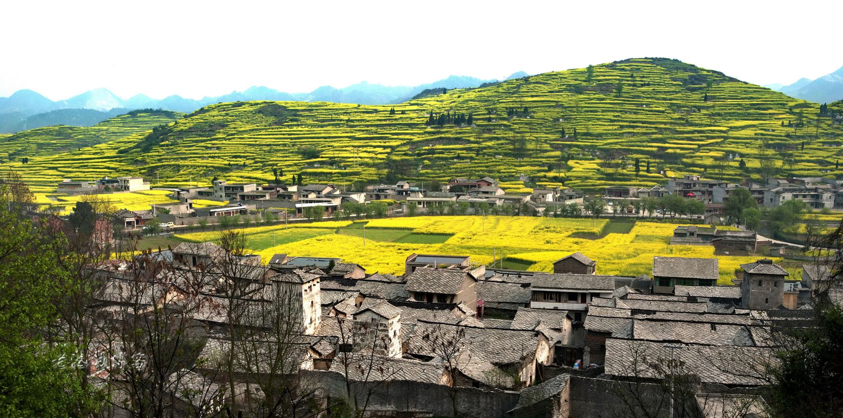  p data-id="gnwtzl14c7">云峰屯堡是aaaa级旅游景区.