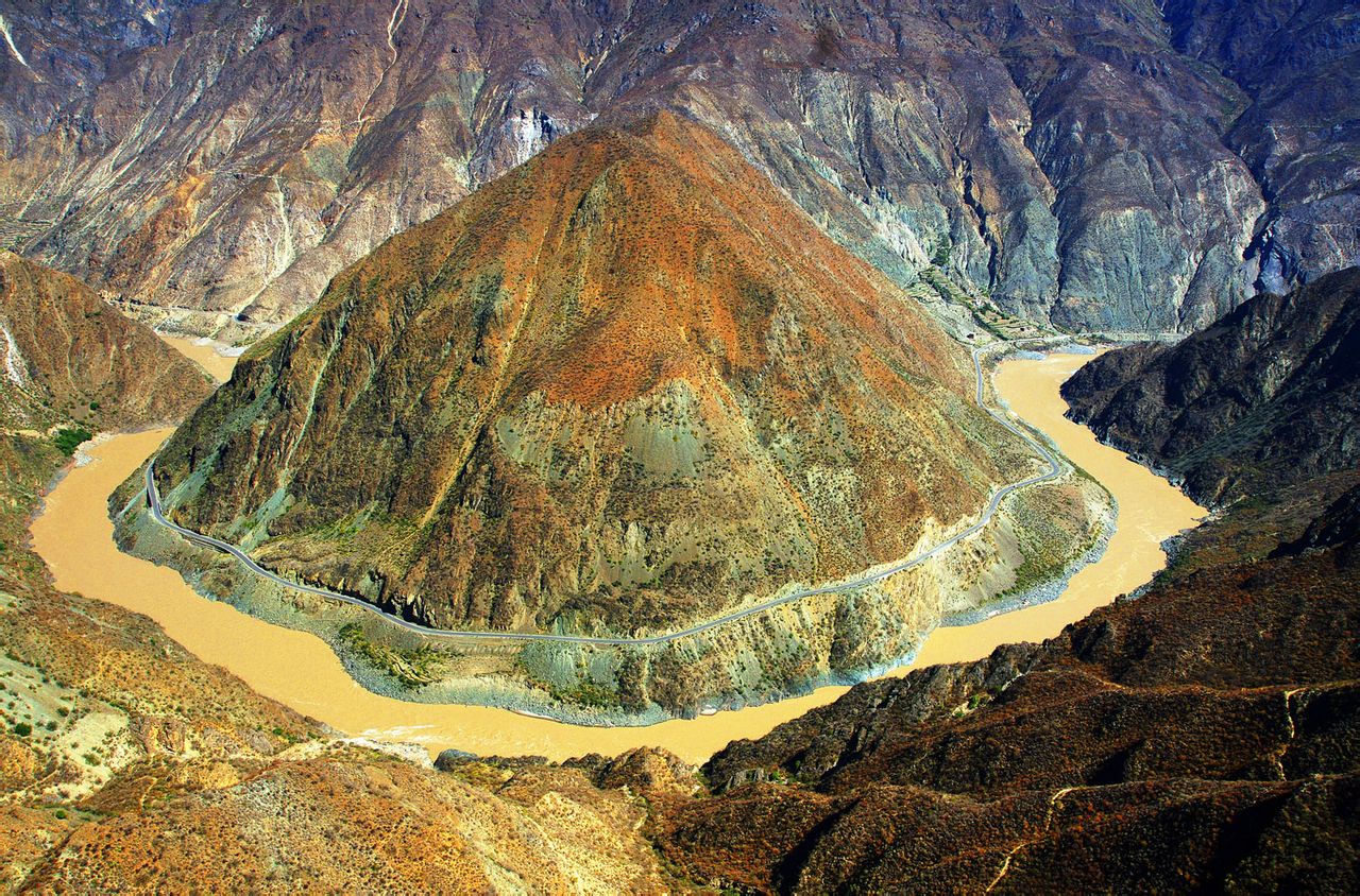  p data-id="gnx9eo39ij">河谷地貌,是河谷形态及河谷内各种地貌类型