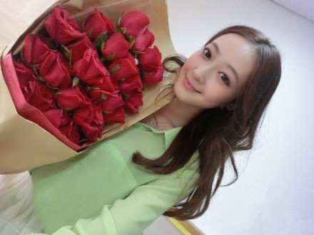  p>洛诗(原名李晓楠),毕业于 a target="_blank" href="/item/中央