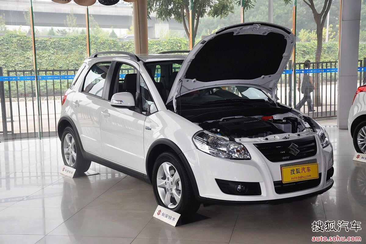 长安铃木天语sx4图片(长安铃木天语sx4两厢多少钱)