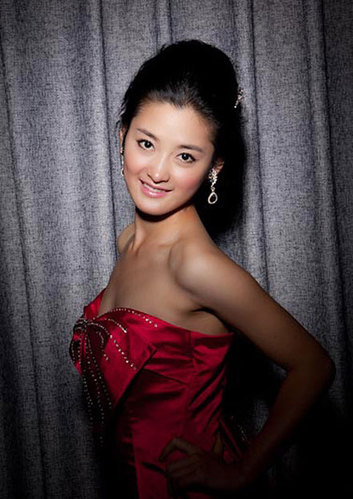  p>肖婷佳,出生于湖南邵阳,毕业于 a target="_blank" href="/item