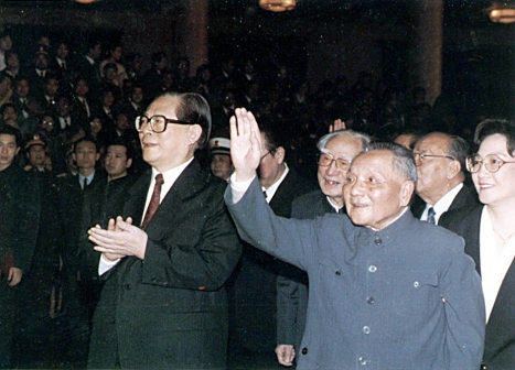 <p>1989年邓小平、江泽民在中央军委扩大会议上