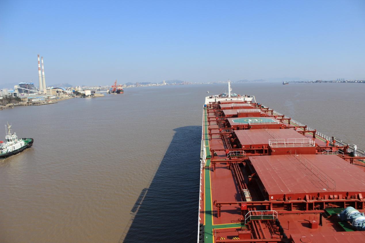 地处浙江南部,东南沿海黄金海岸线中部,是中国二十五个主要港口之一和