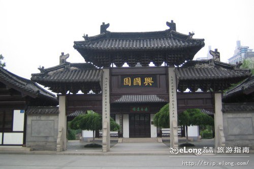  p>兴国寺塔,又名菩萨塔,位于山东省聊城市高唐县城北十七千米的梁村