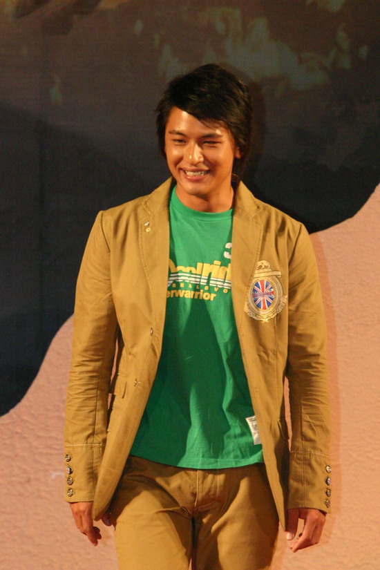  p>周群达,又名黎登勤,1978年9月19日出生于香港长洲,香港艺人,毕业于