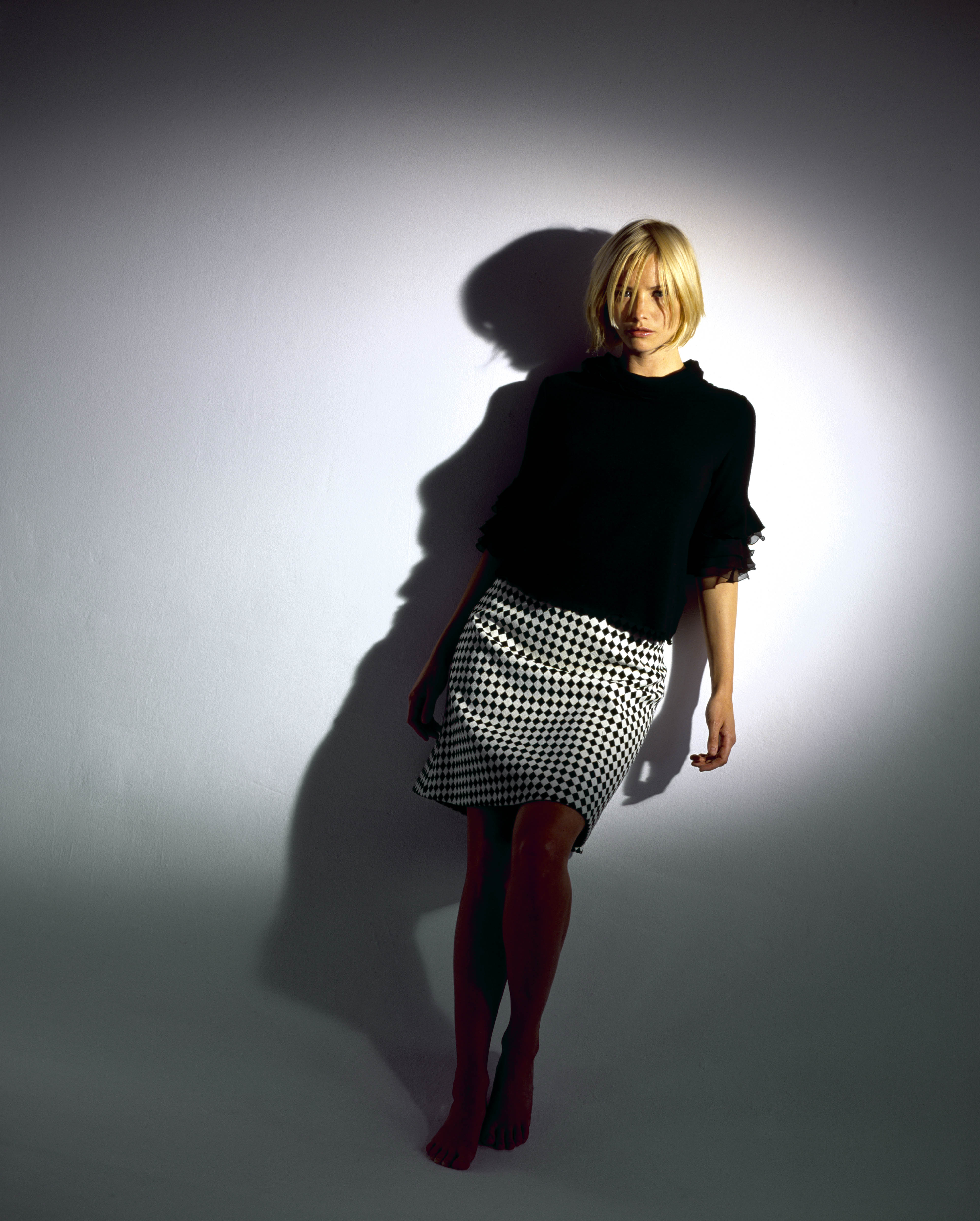  p>西耶娜·盖尔利(sienna guillory),1975年3月16日出生于英国北安普