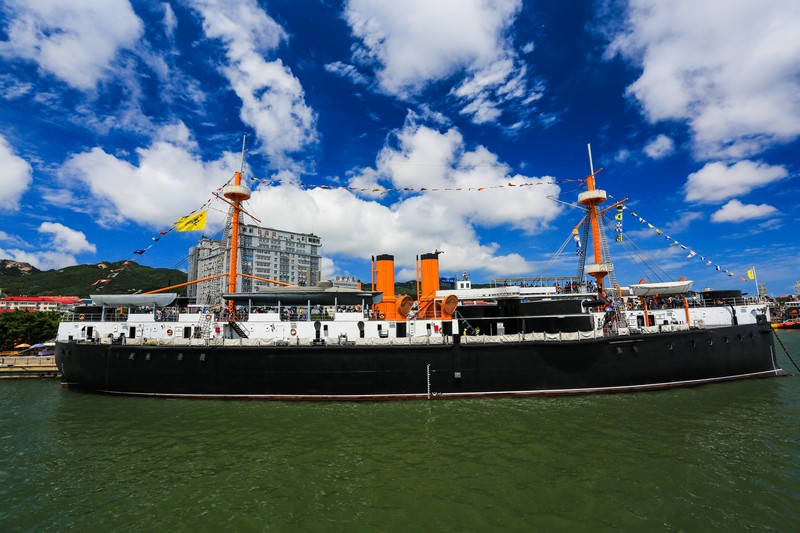  p> b>定远级铁甲舰 /b>是中国 a target="_blank" href="/item/清朝