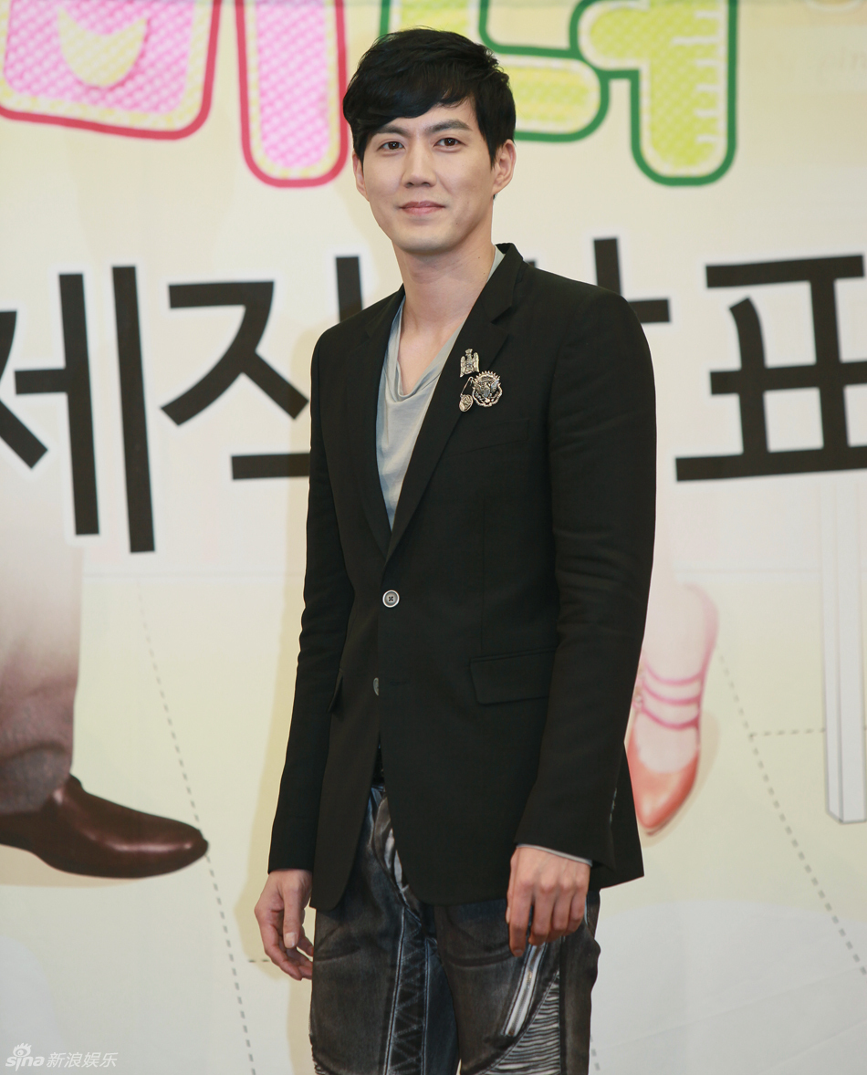  p>柳镇(      ),1972年11月16日出生于韩国首尔,韩国影视演员,毕业于