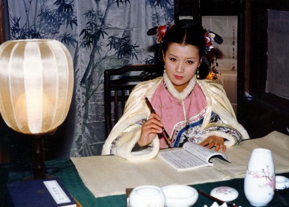 《曹雪芹》是由中央电视台中国电视剧制作