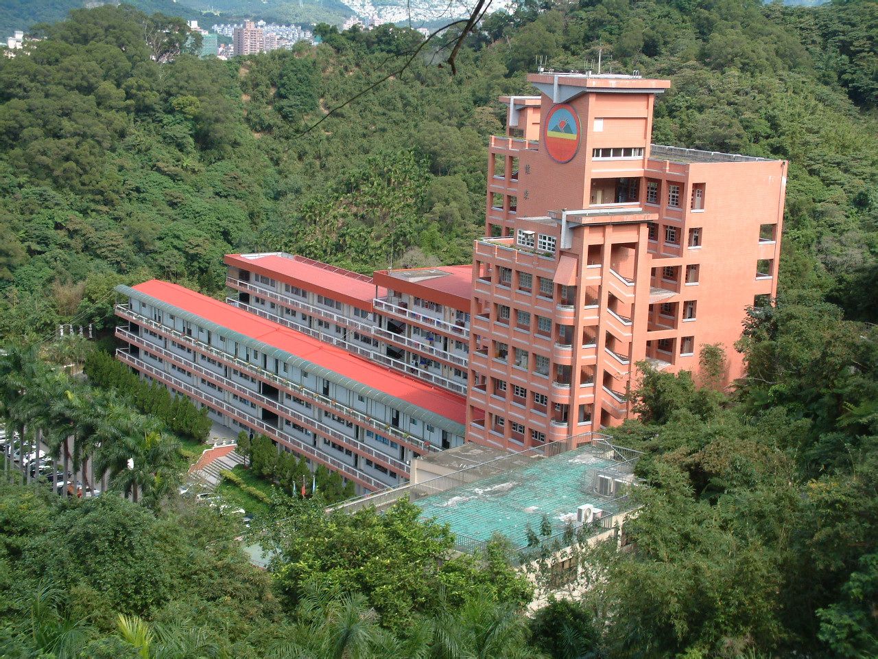 (tsai-hsing high school),简称再兴中学,是一所著名的台湾私立学校