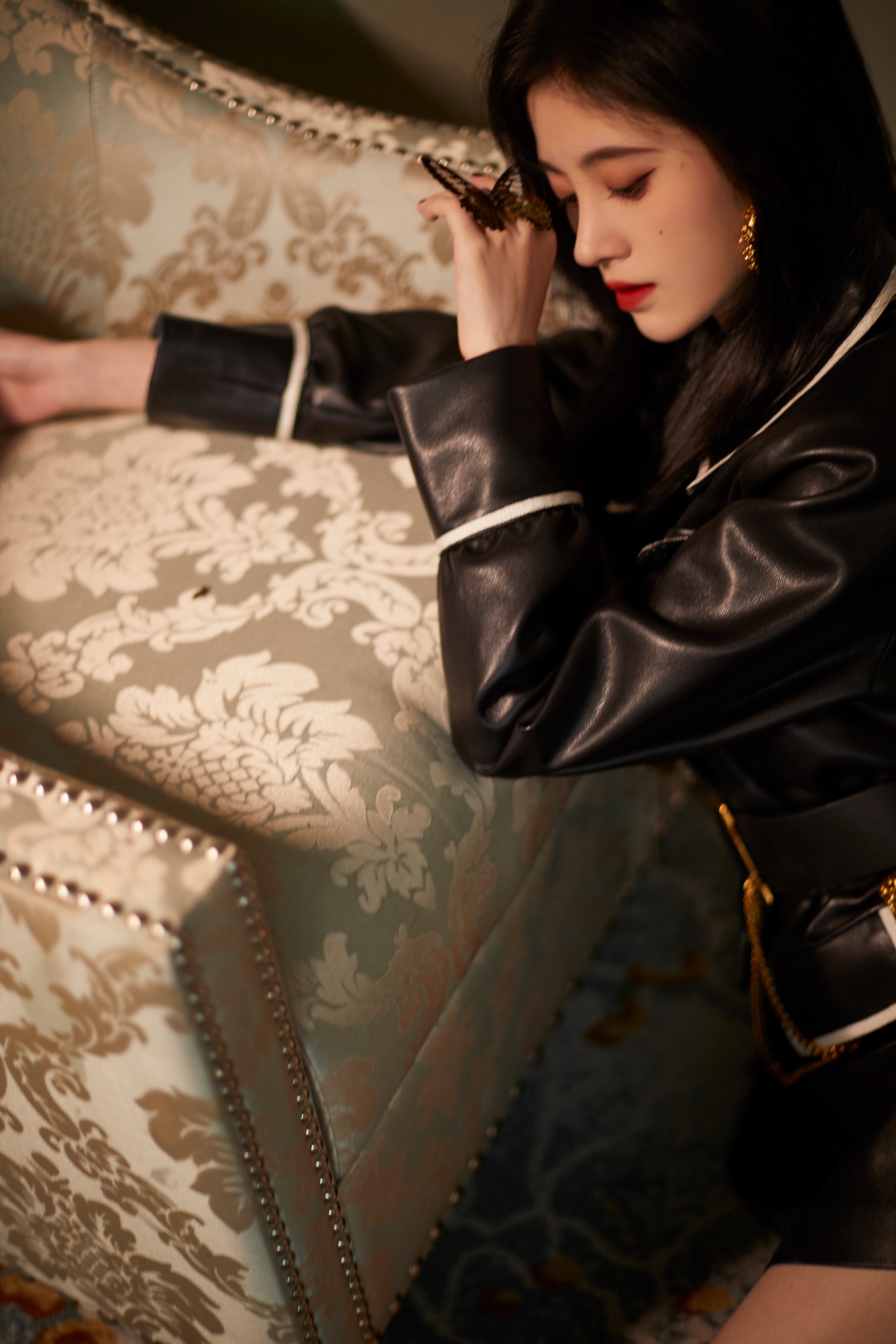  p>鞠婧祎(kiku),1994年6月18日出生于四川省遂宁市,中国内地影视女