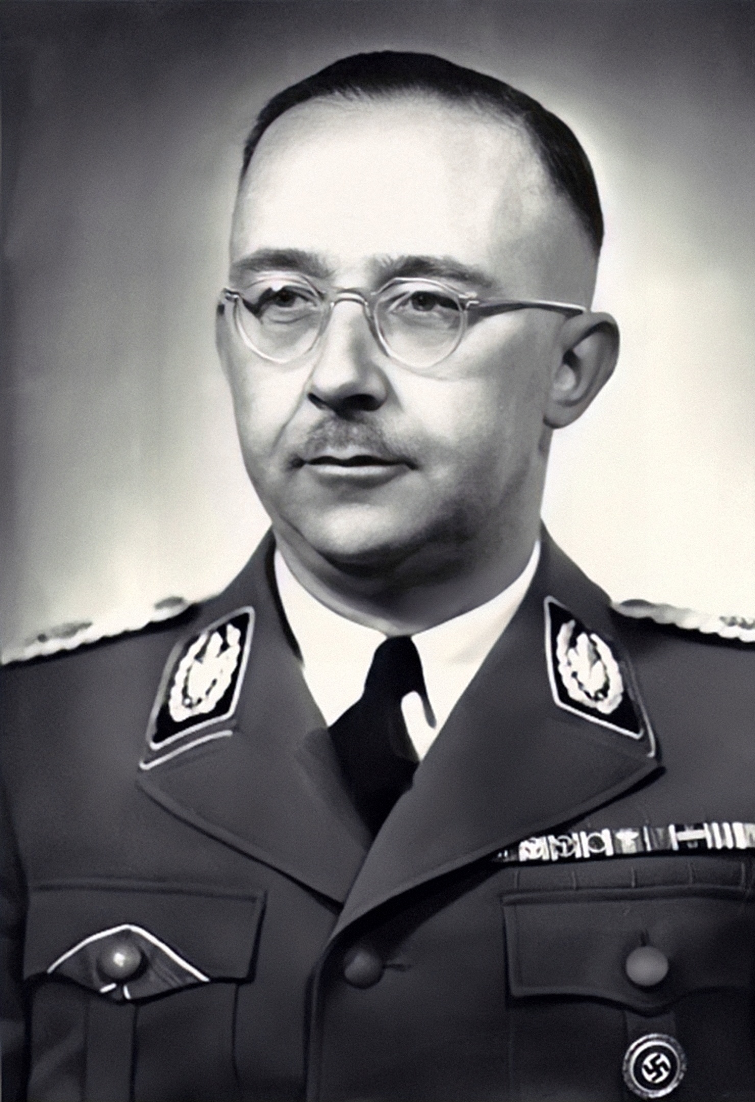 heinrich himmler, i>1900年10月7日一1945年5月23日 /i>),纳粹德国 a