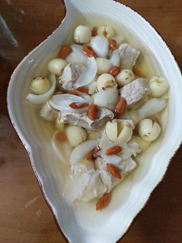 莲子百合猪肉煲