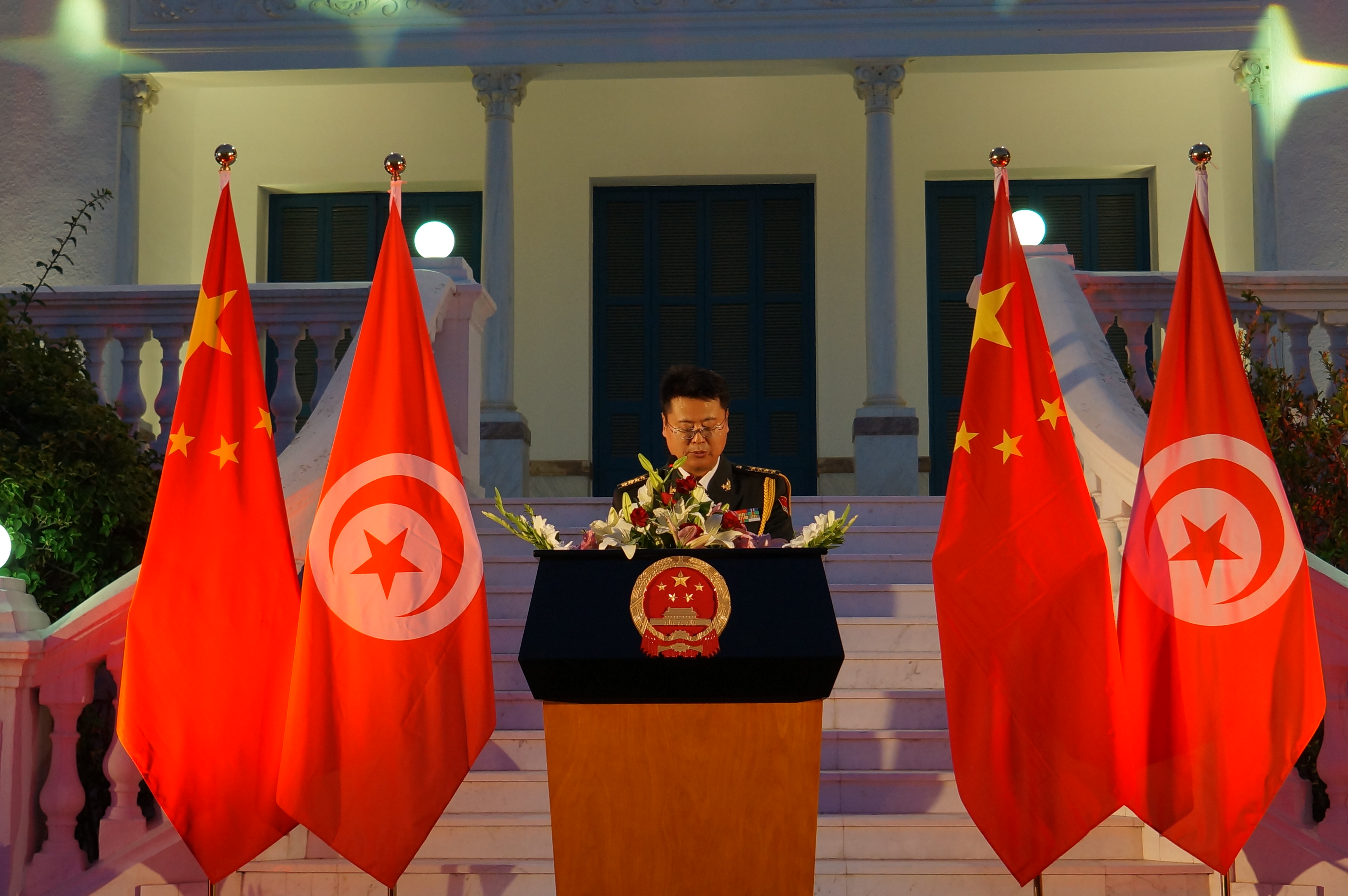  p>中华人民共和国驻突尼斯共和国大使馆,简称"中国驻突尼斯大使馆"