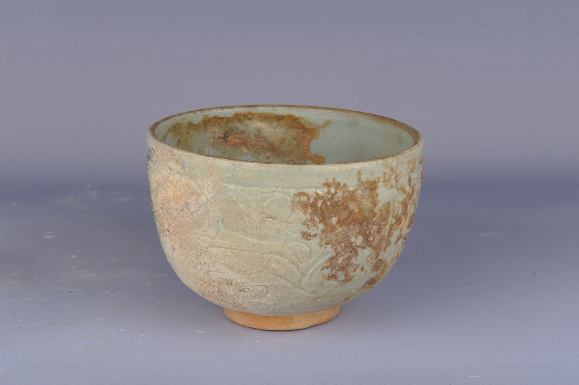 元代青釉刻划花瓷钵