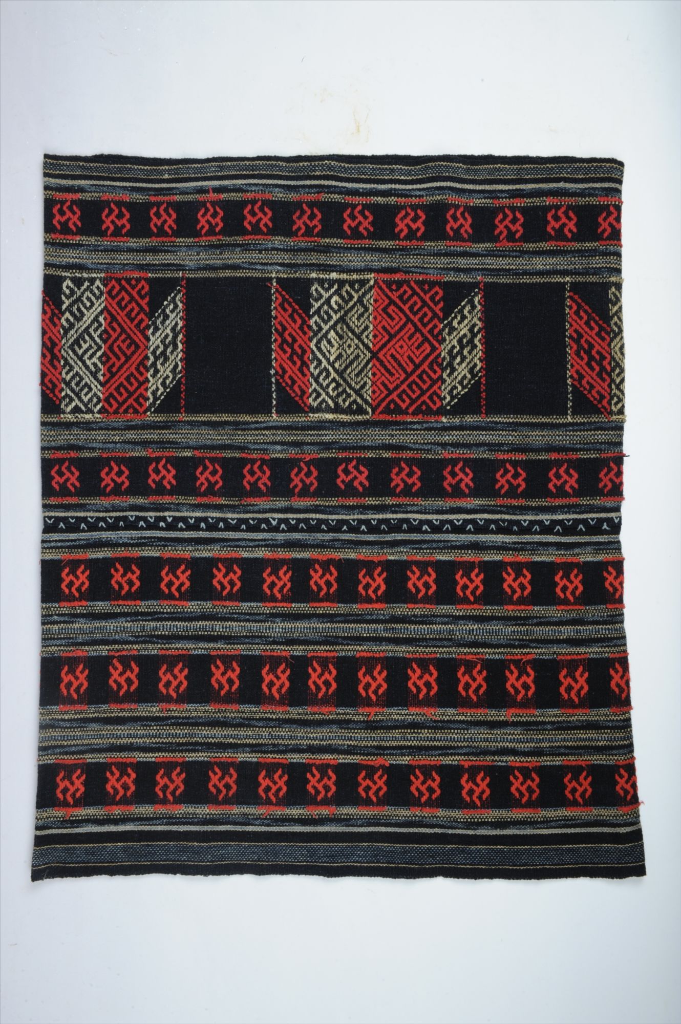 现代黎族杞方言女子筒裙