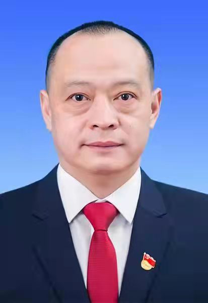  p>骆飞同志,男,1976年2月出生,仡佬族,贵州正安人,1996年6月入党